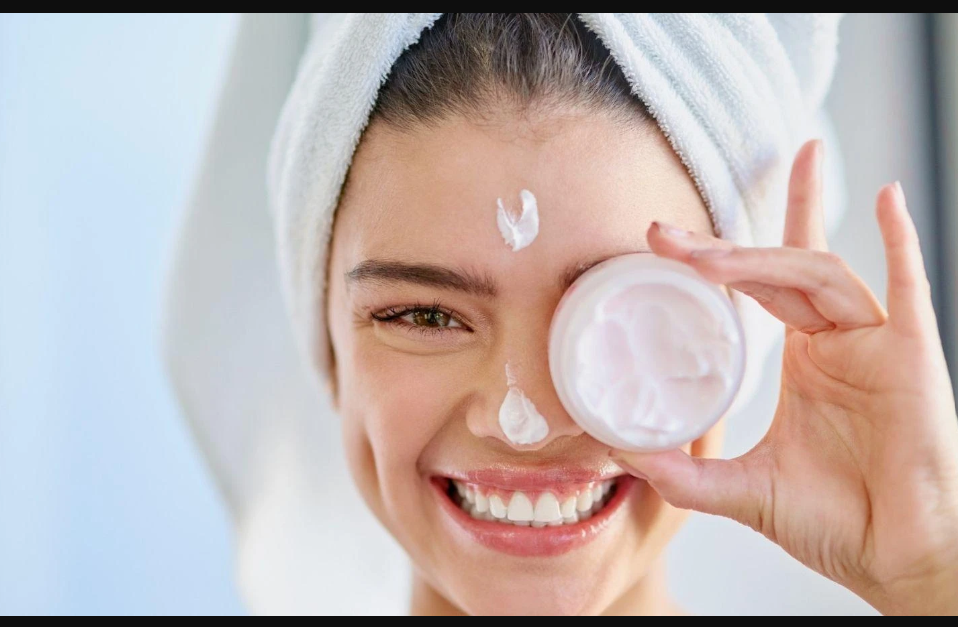 Arap Kızı Kremi Ne İşe Yarar? Kreminin faydaları nelerdir? 1 Arap Kızı Kremi Ten Rengini Açar mı?